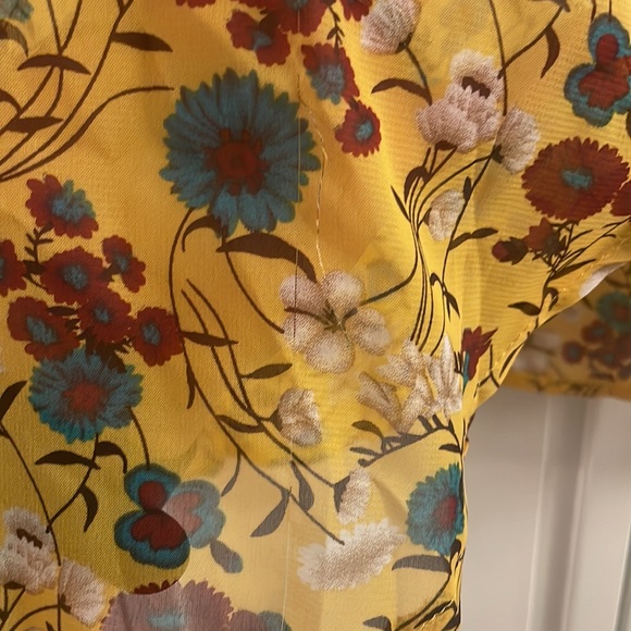 Light, sheer cover-up - Picture 3 of 3